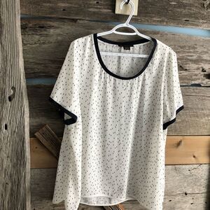 Love & Legend Plus Size 20 White blouse with Navy trim and sailboat pattern